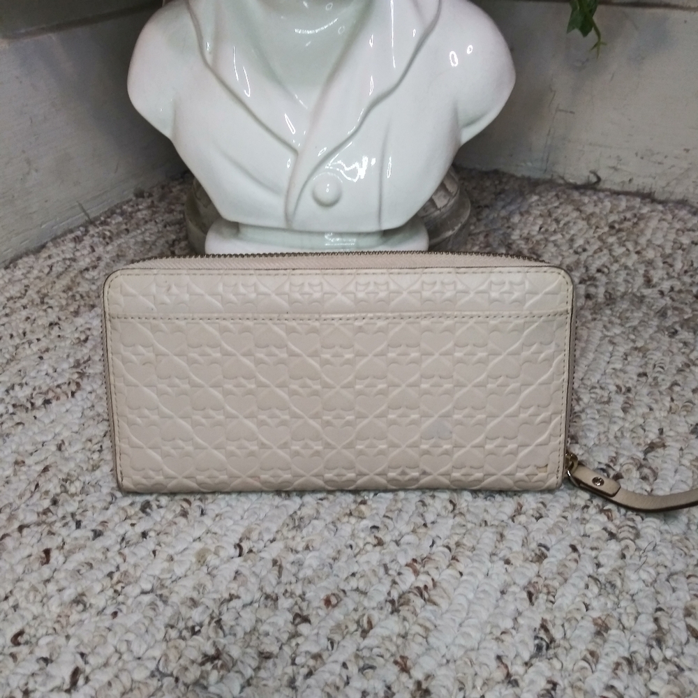 Kate Spade Cream Leather Three Dimensional Spade Patterned Zip Around Wallet - Picture 3 of 13